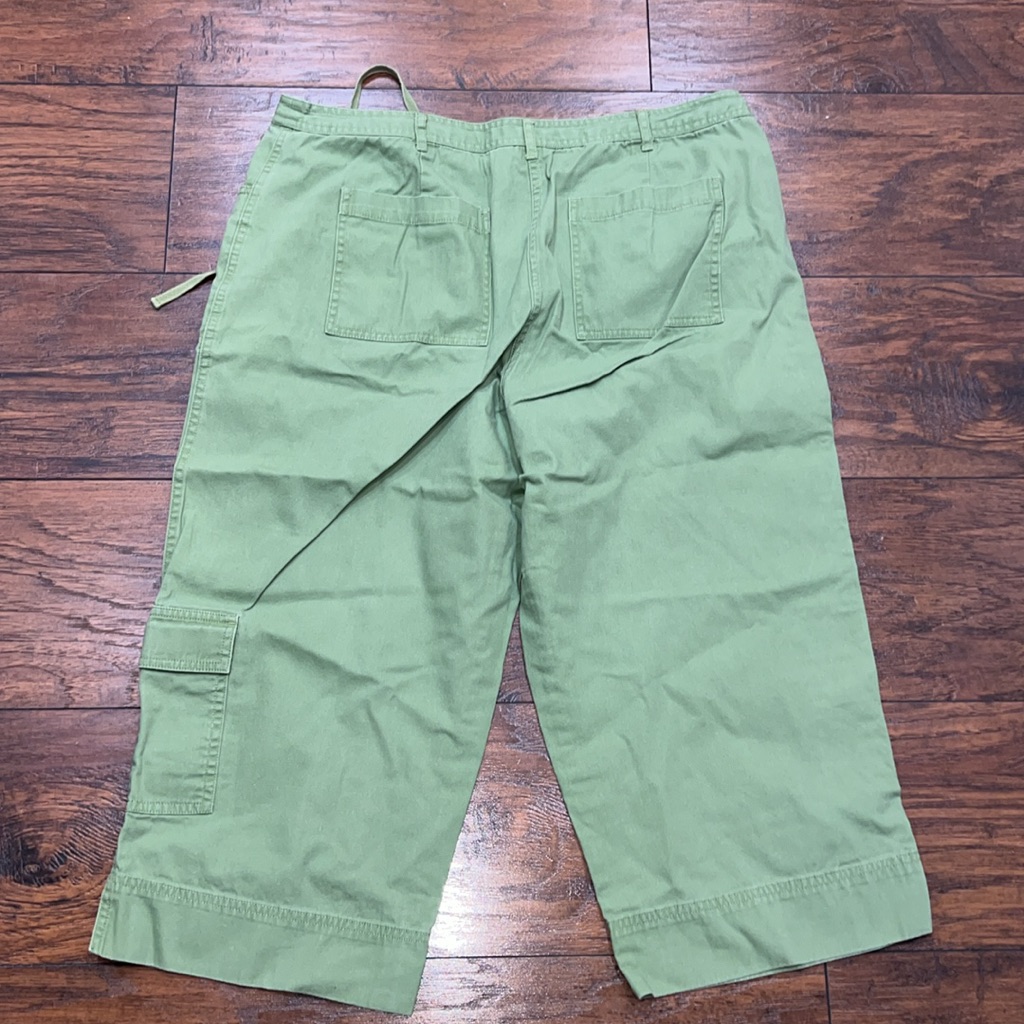 Christopher & Banks Green Capris Cargo Style Size 14 Euc! — image 3 of 6